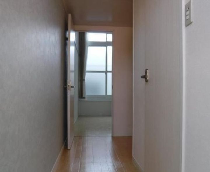 パレス萩野町の玄関