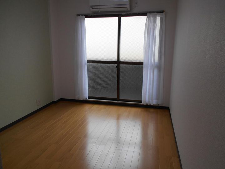 グレープ本町の居間