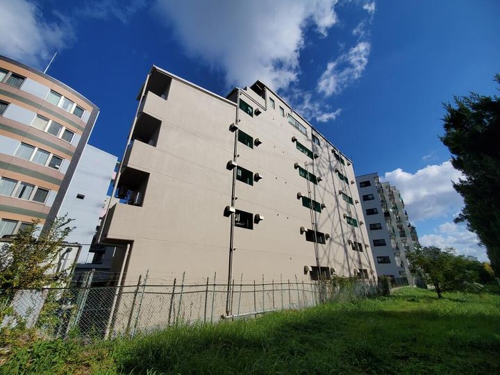第六大朋マンションの外観