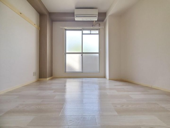 第六大朋マンションの居間
