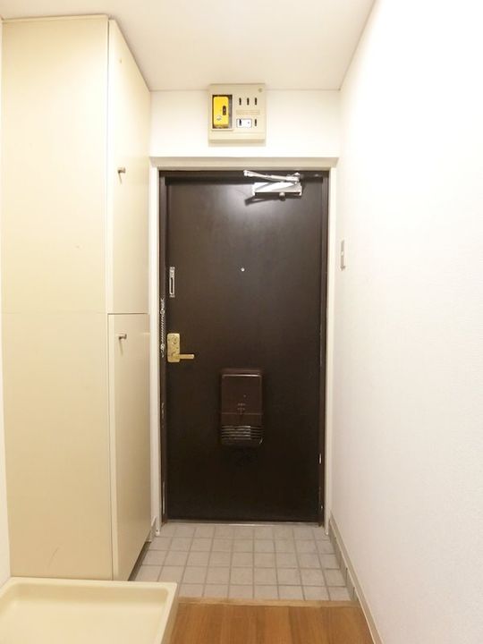 セントヒルズ橋本の玄関