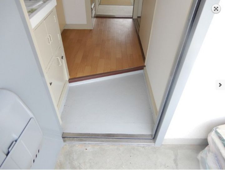 ビレッジハウス一宮1号棟の玄関