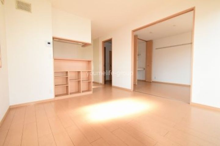 神奈川県伊勢原市神戸(アパート)の賃貸物件の居間