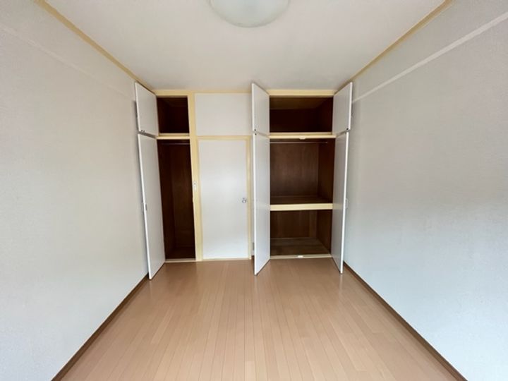 ファミリープラザ杉田の居間
