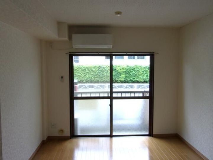 神奈川県厚木市下荻野(マンション)の賃貸物件の居間