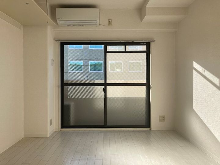 モン・エスト東福寺の居間