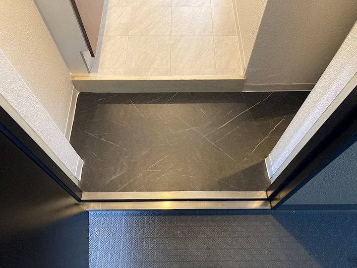 モン・エスト東福寺の玄関