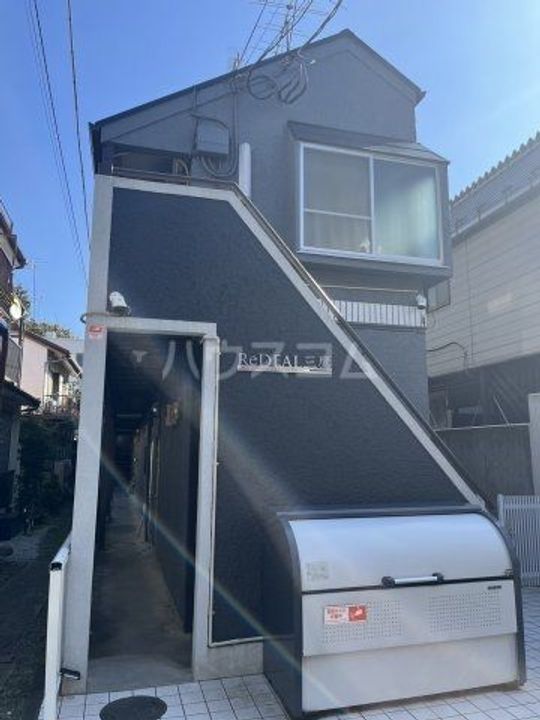 ReDEAL三鷹の外観
