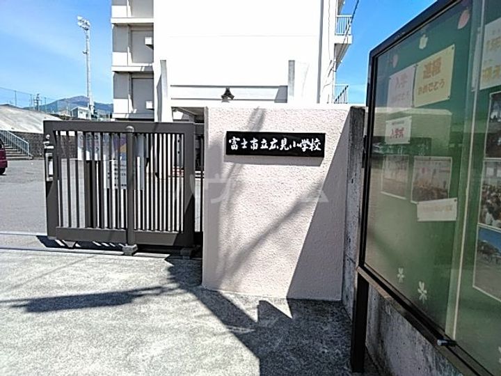 レオパレスフラワーハイツの周辺