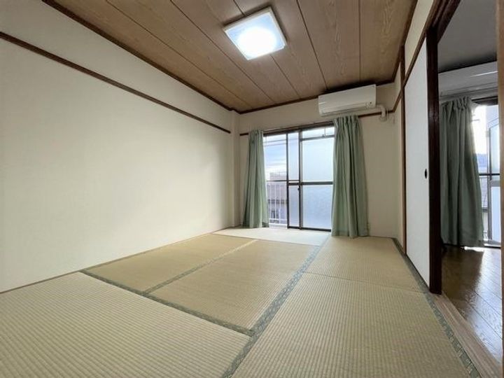 田畑コーポの居間