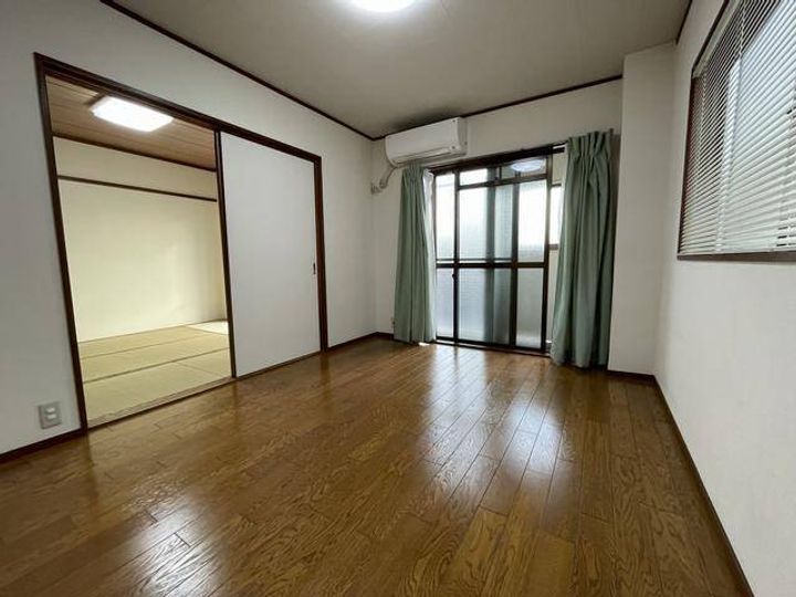 田畑コーポの居間