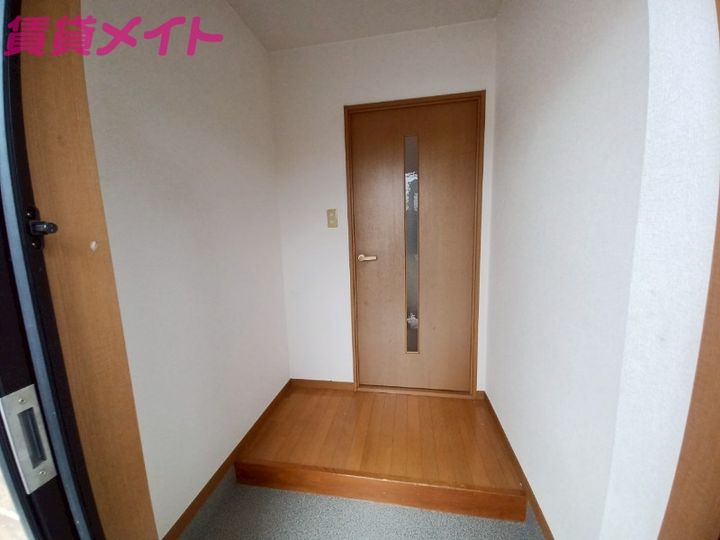 三重県伊賀市上野福居町(一戸建)の賃貸物件の玄関