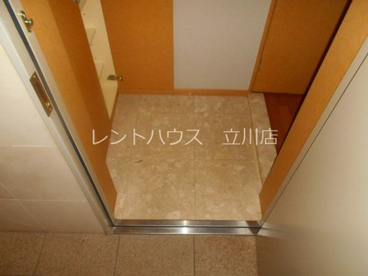 東京都立川市錦町2(マンション)の賃貸物件の玄関