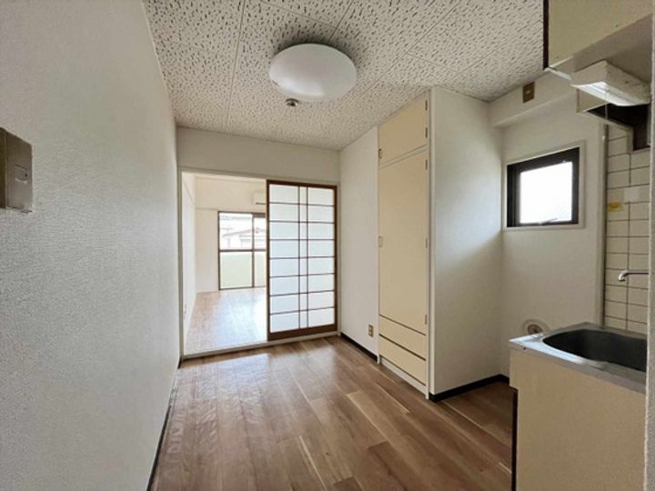 長谷川ビルの居間