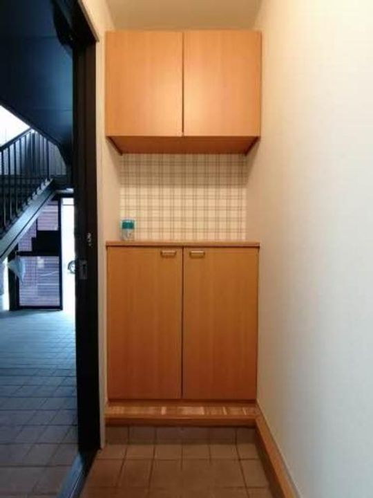 ファミールひらのやの玄関