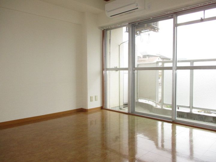 第1岡田マンションの居間