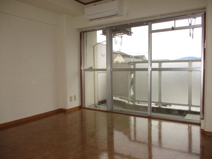 第1岡田マンションの居間