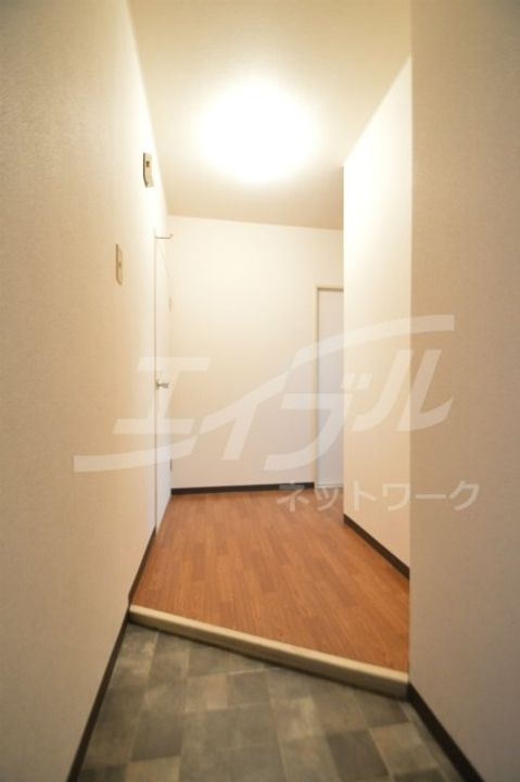 ルミエール中宮の玄関