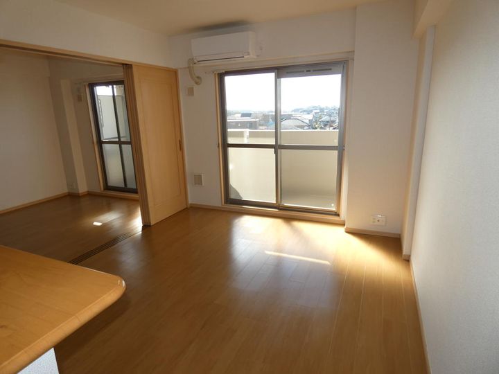 栃木県宇都宮市西川田本町4(マンション)の賃貸物件の居間