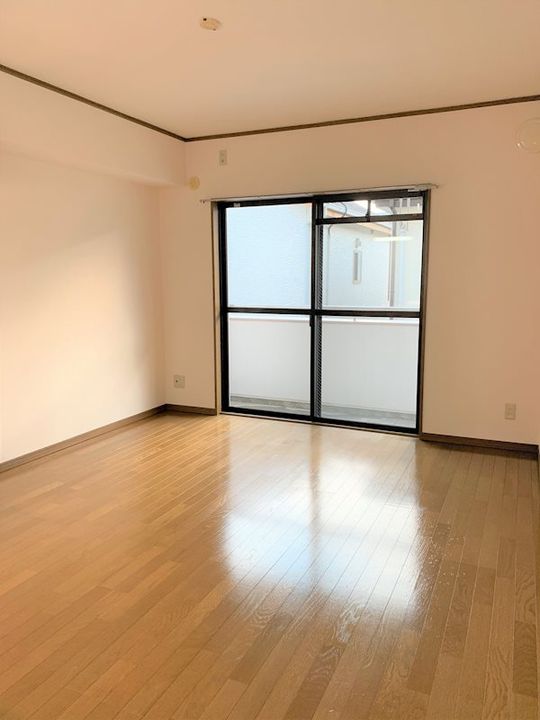静鉄宮下町マンションの居間