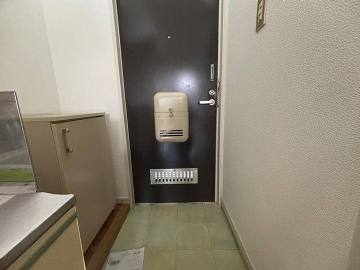 雅コーポAの玄関