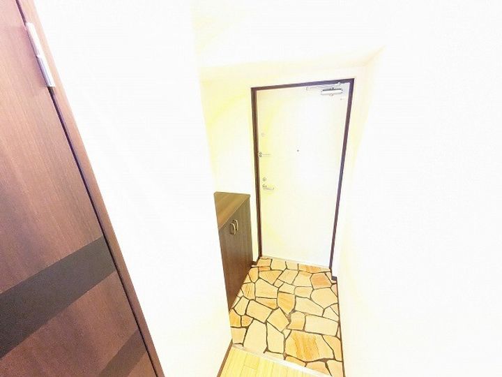 エクセレント上新18の玄関