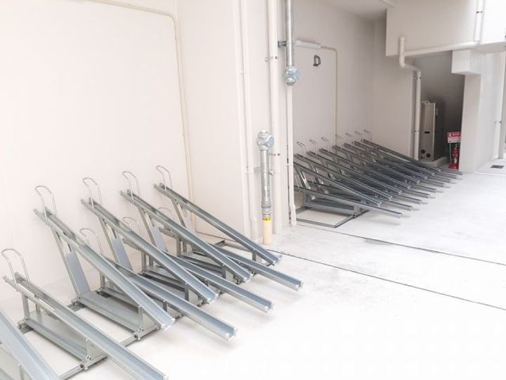 クリム岸里の地図