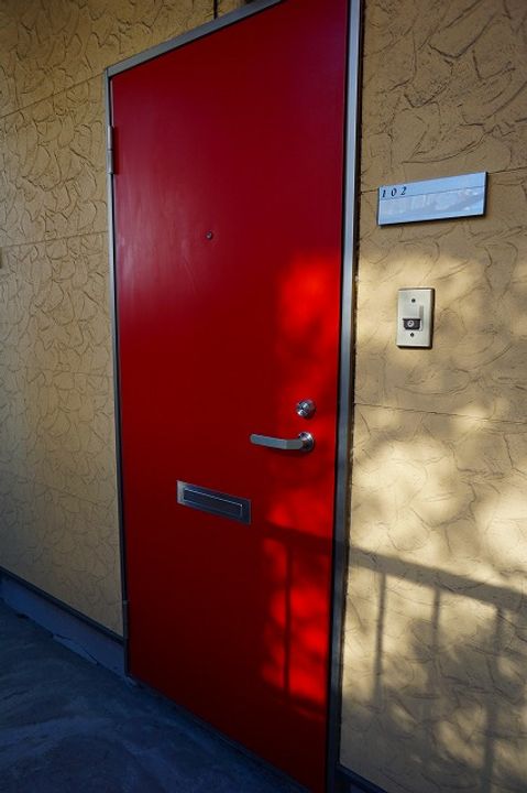 ハイツアーバンヒルズの玄関