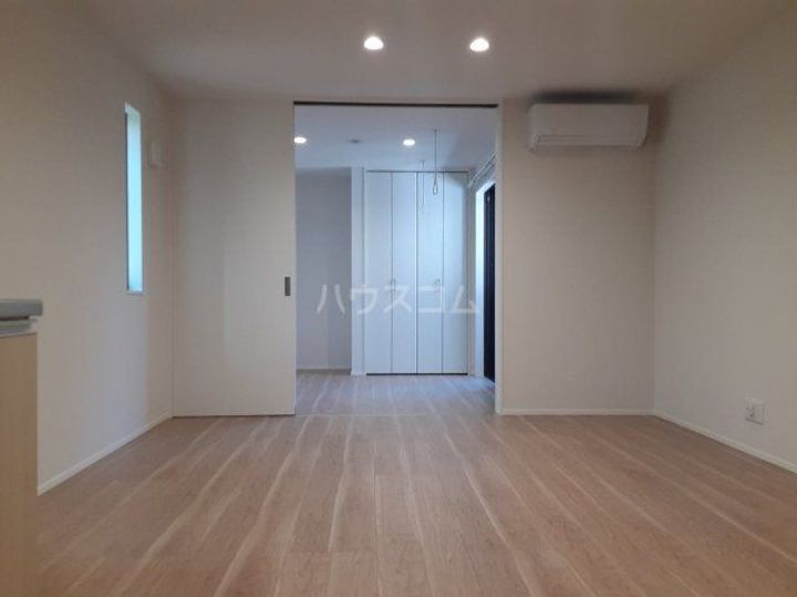 埼玉県越谷市瓦曽根1(アパート)の賃貸物件の居間