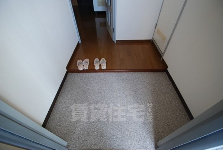 林第2ビルの玄関