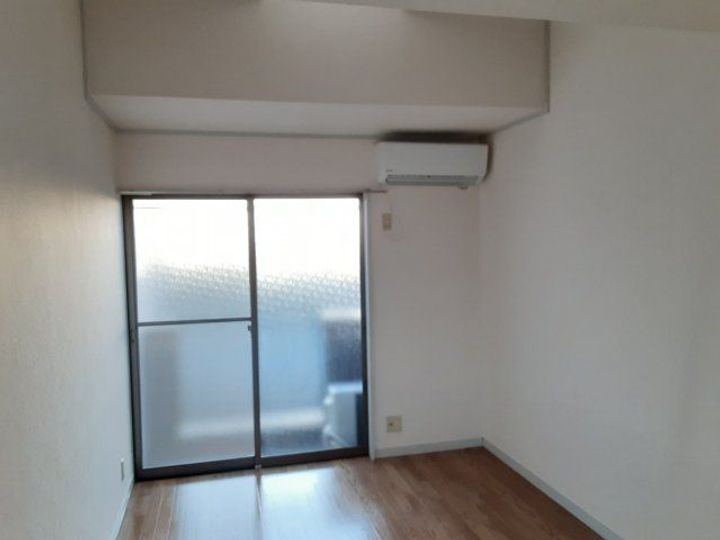 ドルチェ神保の居間