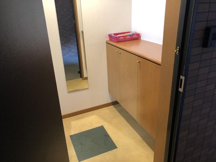 プレサンス新神戸の玄関
