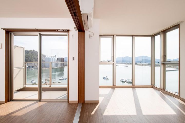 ベイフロントマンションの居間