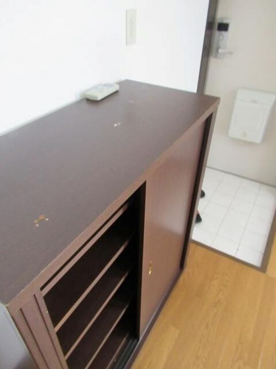 ウイング塩山の玄関