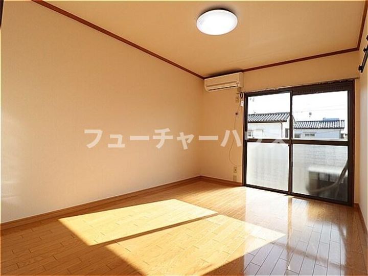 ダイハイツ85の居間