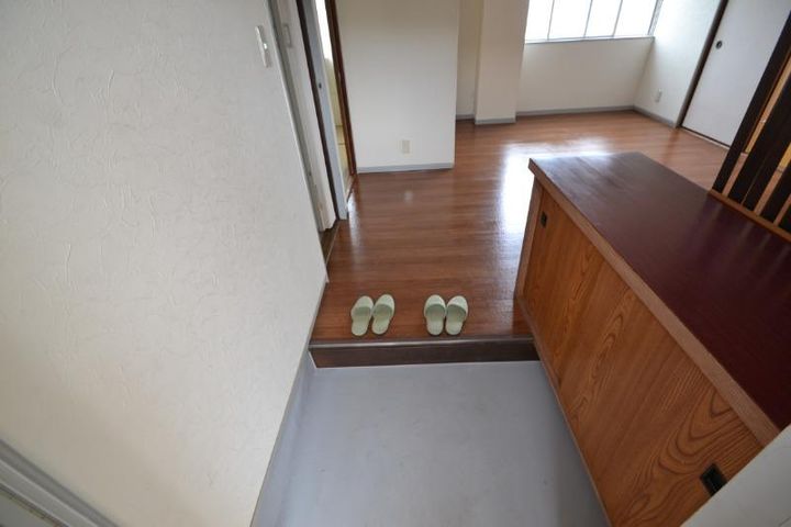 岡本アパートの玄関