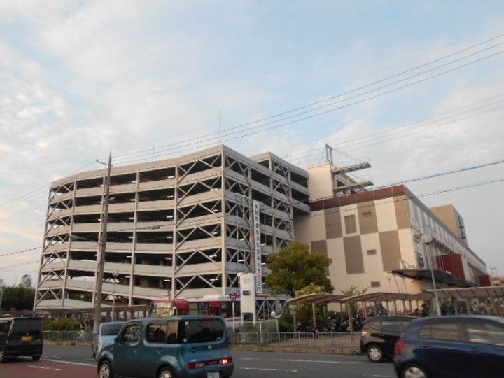 インテルビルの周辺