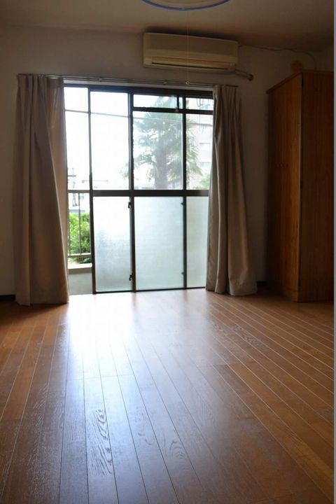 ヴィラあらいの居間