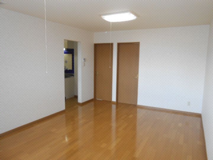 ハイブリッヂIIの居間