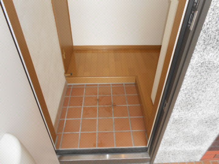 ハイブリッヂIIの玄関