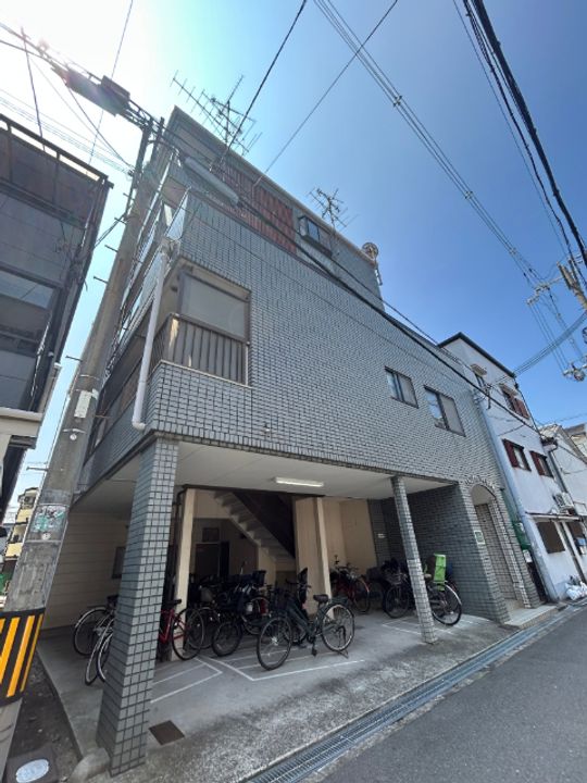 シャンボール今里II番館の外観