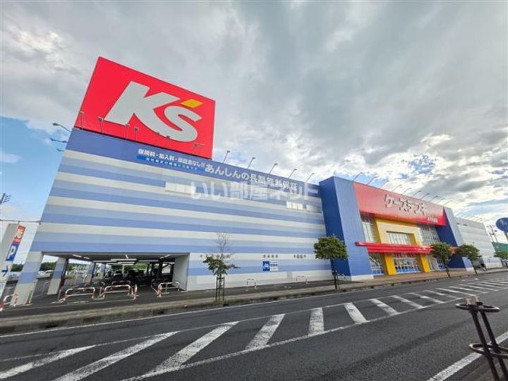 ユイマール・エフ Eの周辺