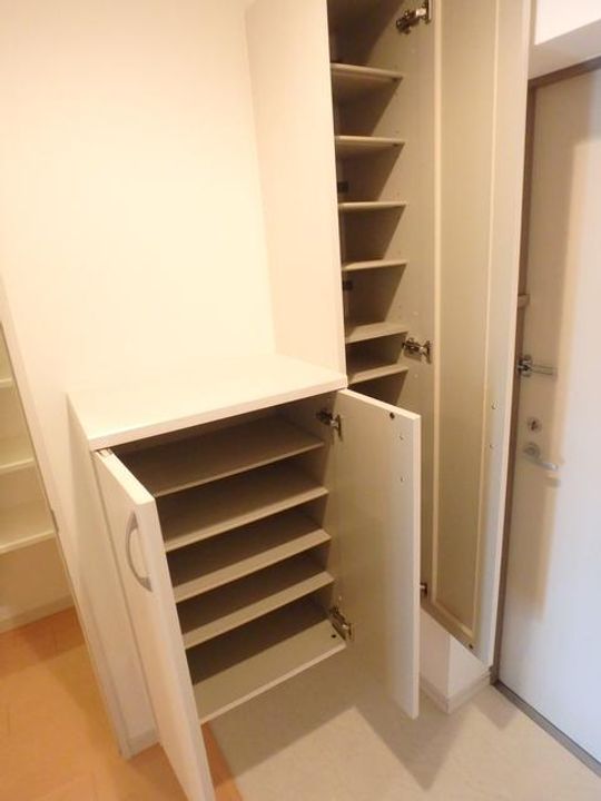 宮城県仙台市泉区市名坂字石止(マンション)の賃貸物件の玄関