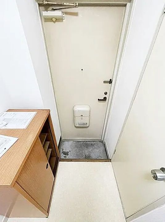 ファミールハイツの玄関