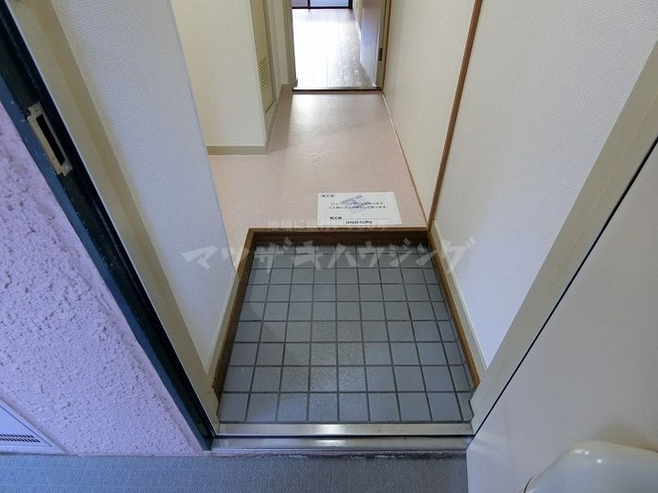 シャイニング小島の玄関