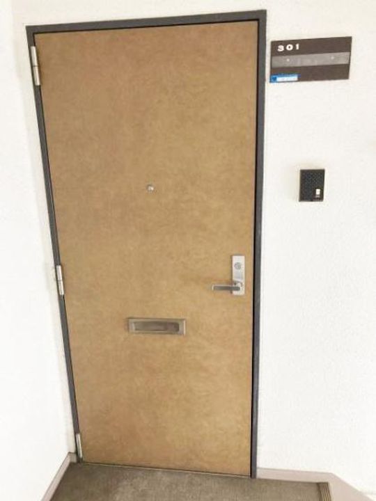 ラ・セーヌ本山の玄関