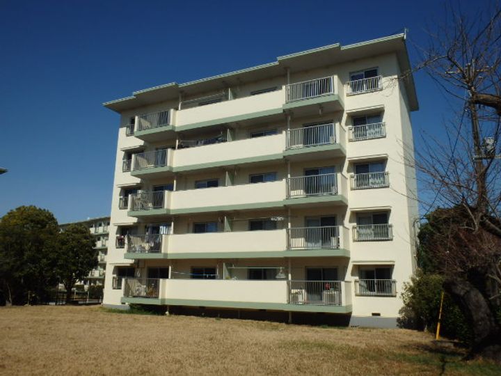 六ッ川台団地2-1号棟の外観