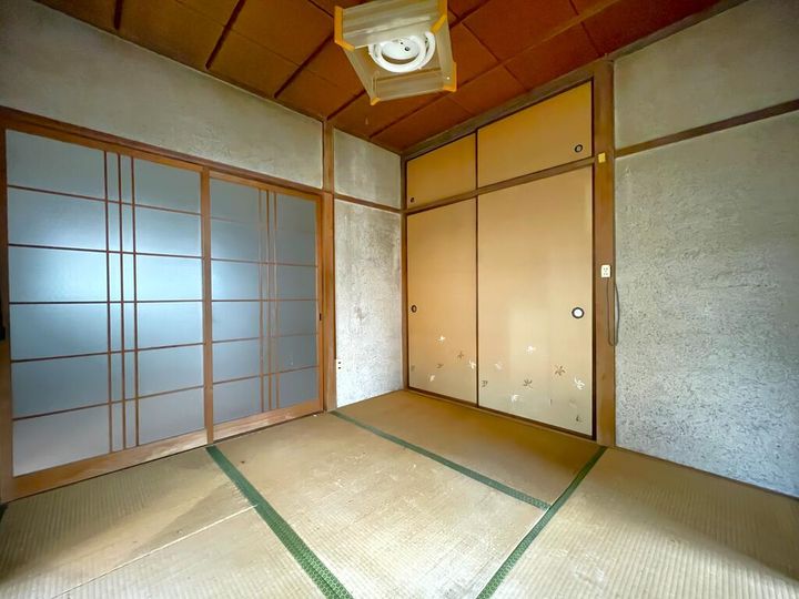 音戸アパートの居間