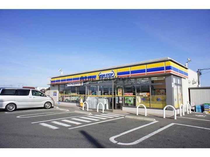 ブランドAZの周辺