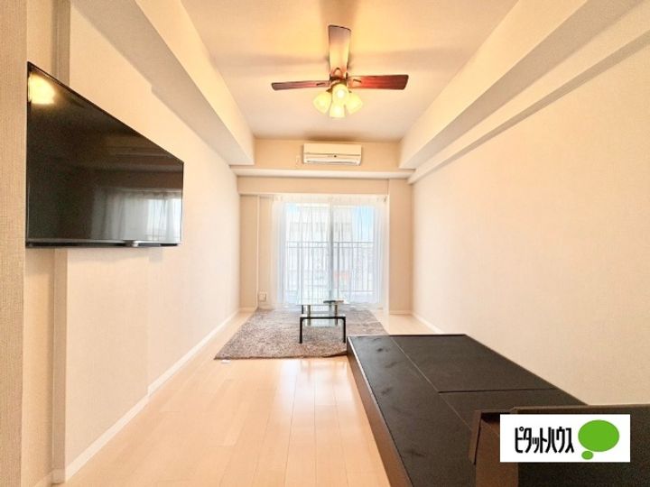 Luxe京都西大路の居間